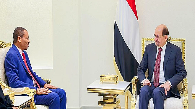 رئيس الوزراء د. شائع محسن الزنداني خلال استقباله في عدن المدير القطري الجديد لبرنامج الأغذية العالمي